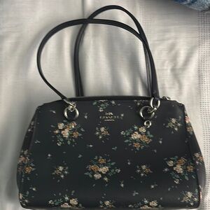 Coach Black Shoulder Bag with Sophisticated Design